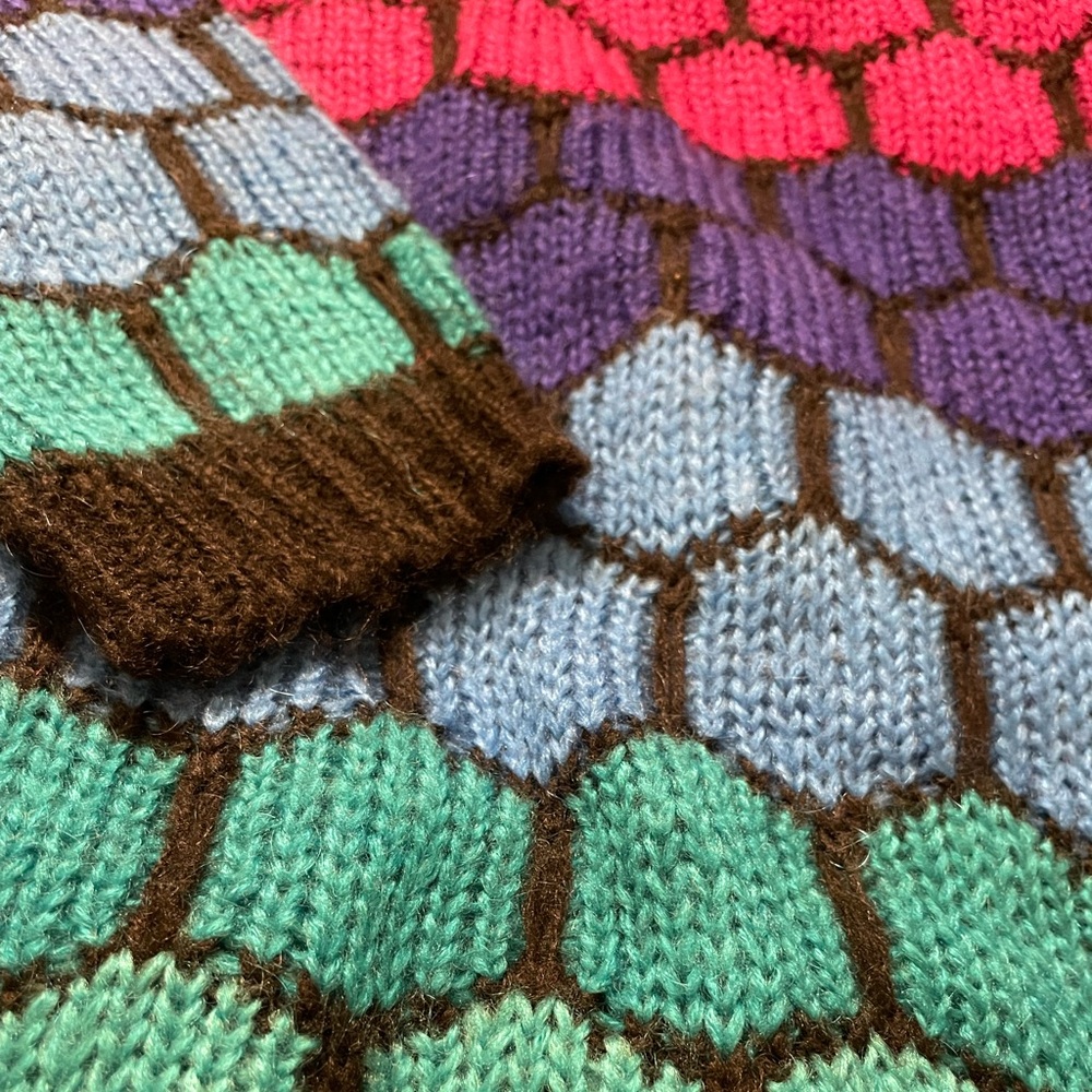 Beautifully Knit Hexagonal Patterned Multicolor S… - image 3